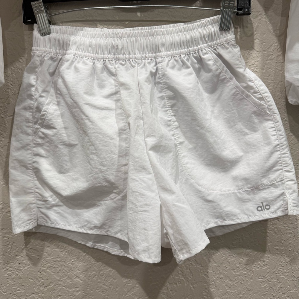 Alo Cropped 1/4 Zip Alumni Pullover set with shorts size small - Picture 2 of 7